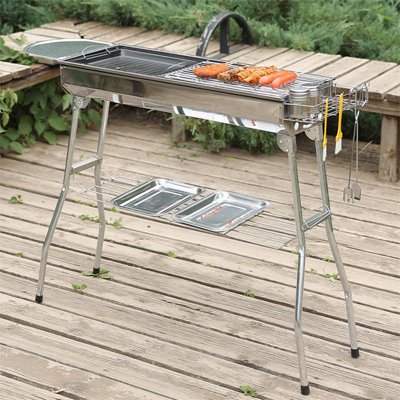 Barbecue extérieur sur terrasse demonstration