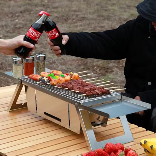 Barbecue portable support de chaque cote
