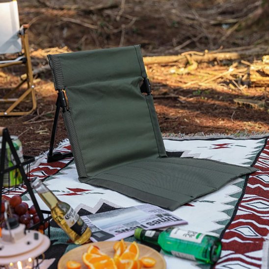 Chaise de camping vert en plein air