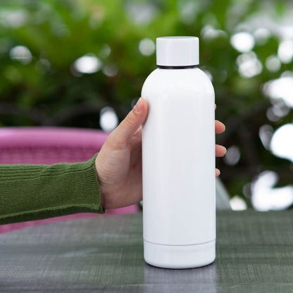 Gourde isotherme Blanc sur table extérieur