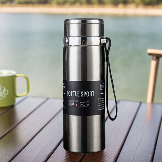 Gourde isotherme Bouteille sur table