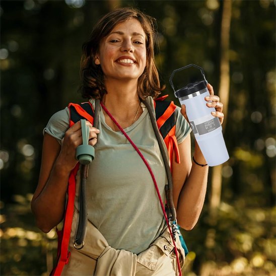 Gourde isotherme Femme vas marcher dans le bois 