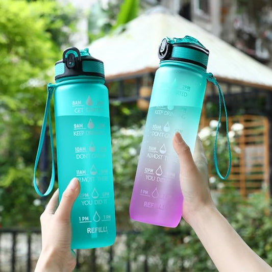 Gourde plastique 2 bouteille avec écriture vert et bleu
