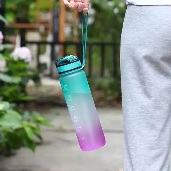 Gourde plastique transport de la bouetille