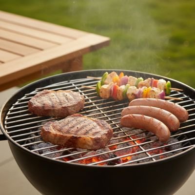 Grille barbecue ronde​ avec grillade sur barbecue
