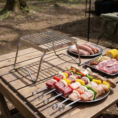 Grille barbecue​ sur table avec viande